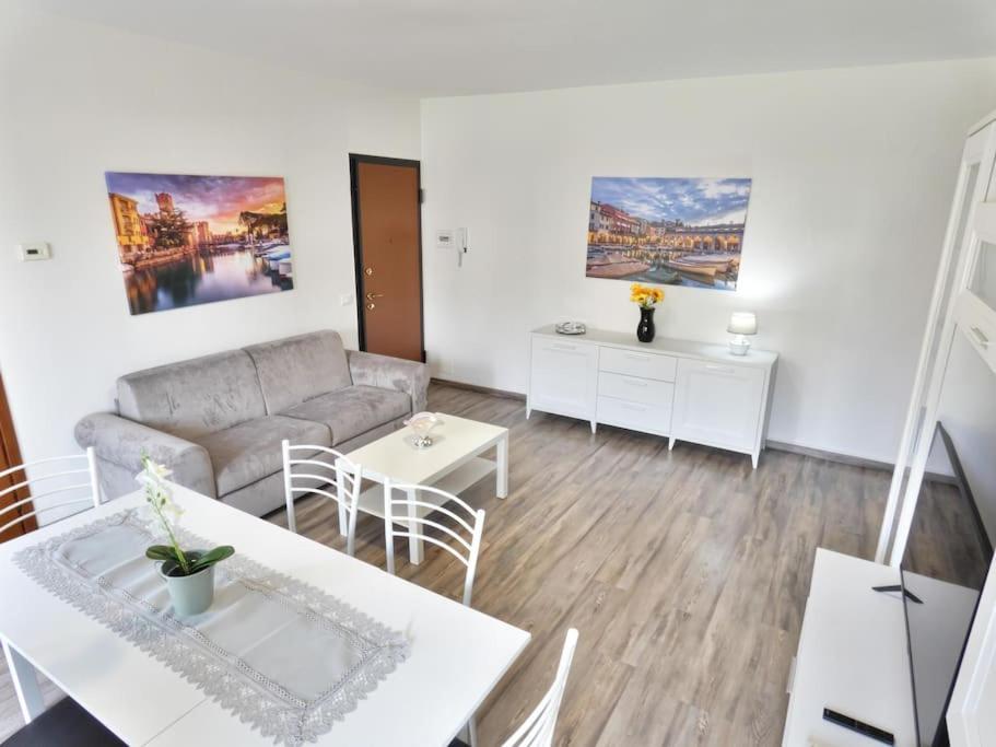 Welcome House Desenzano Center Διαμέρισμα Ντεζεντσάνο ντελ Γκάρντα Εξωτερικό φωτογραφία